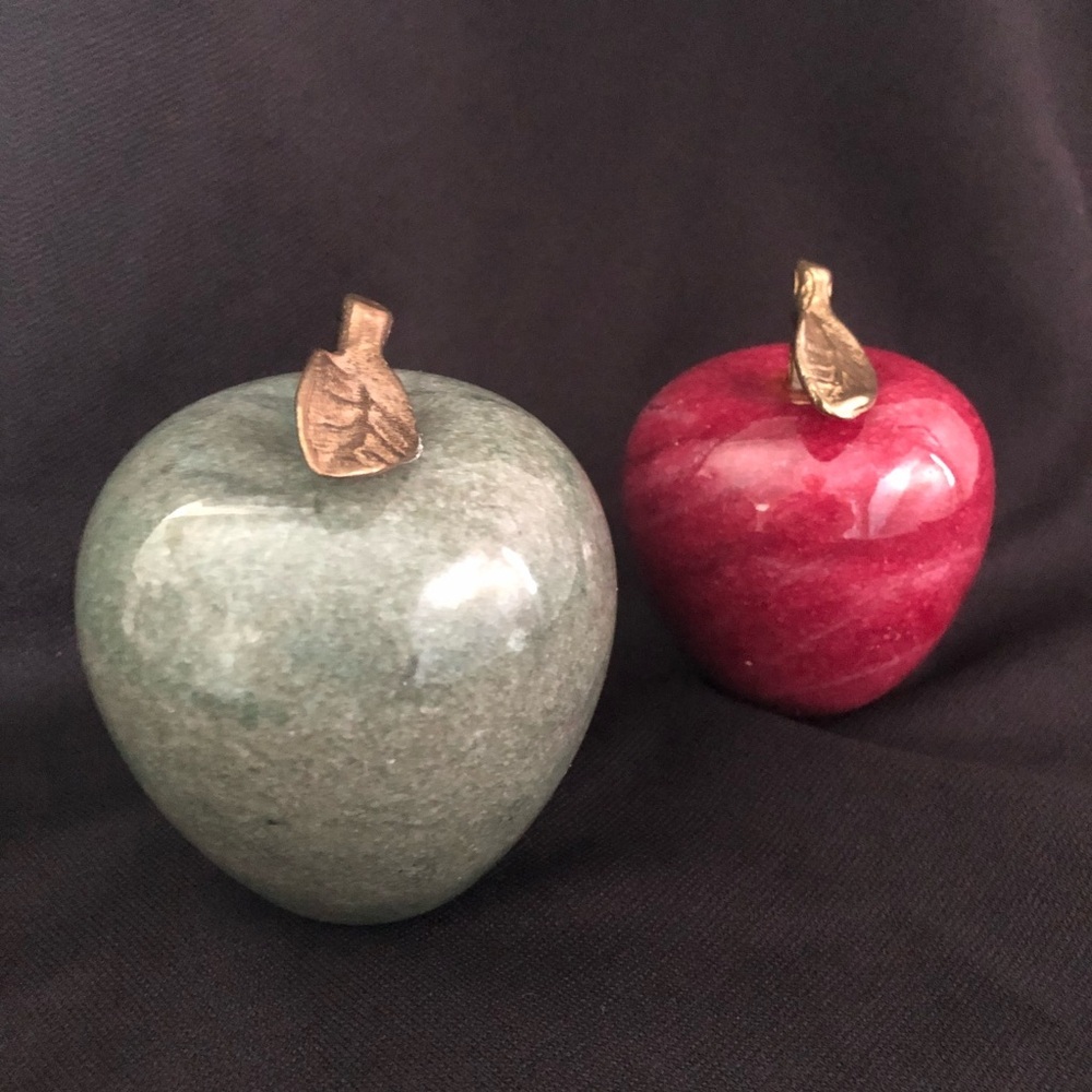 Vintage Stone Marble Alabaster Apples Paperweights with Brass Leaves - Picture 5 of 9